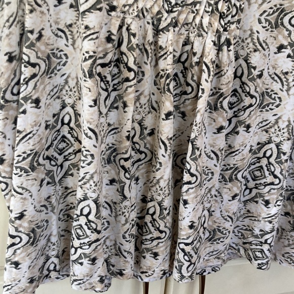 ❤️‍🔥5/20$ CLASSIC EDITIONS💫Women’s White/Gray Printed Pleated Cropped Tank Top - Picture 8 of 11